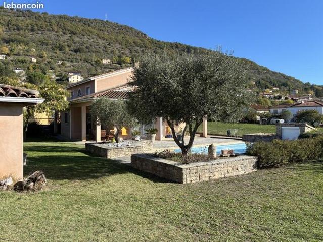 Propriété 7 pièces 161 m²