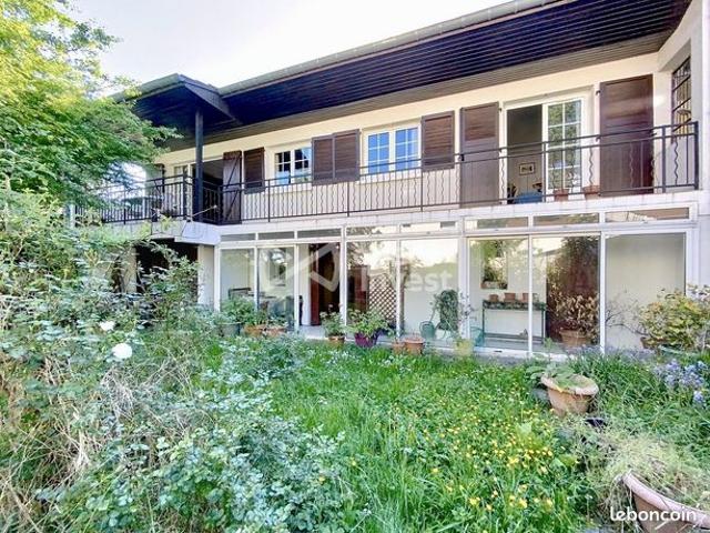 Propriété 7 pièces 161 m²