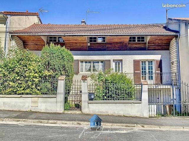 Propriété 7 pièces 161 m²