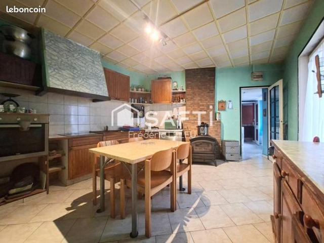 Propriété 7 pièces 161 m²