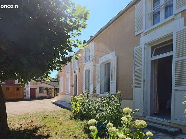 Propriété 7 pièces 161 m²