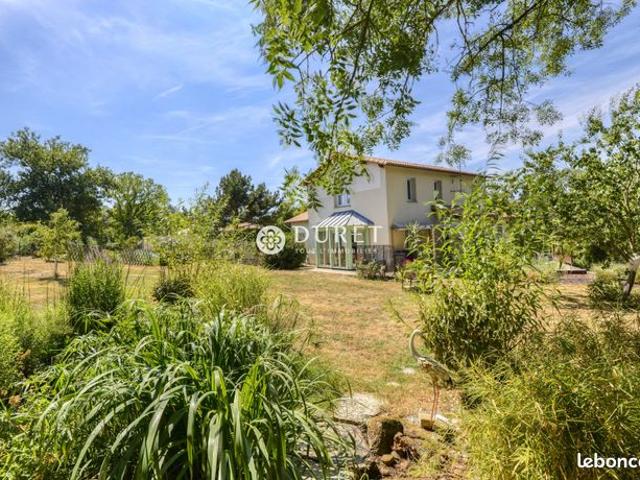 Propriété 7 pièces 162 m²