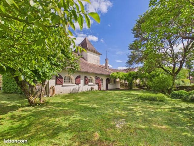 Propriété 7 pièces 176 m²