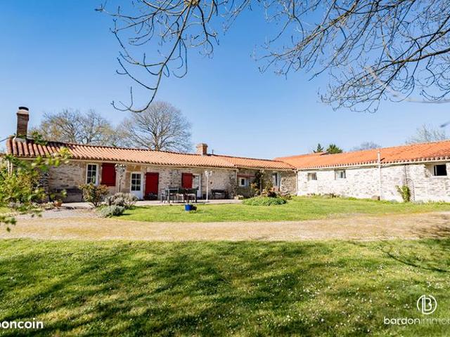 Propriété 7 pièces 176 m²