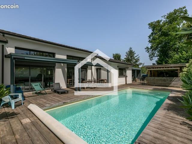 Propriété 7 pièces 176 m²