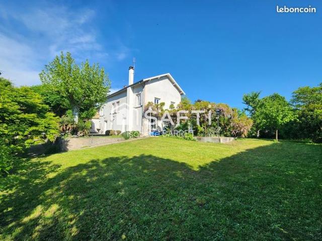 Propriété 7 pièces 176 m²