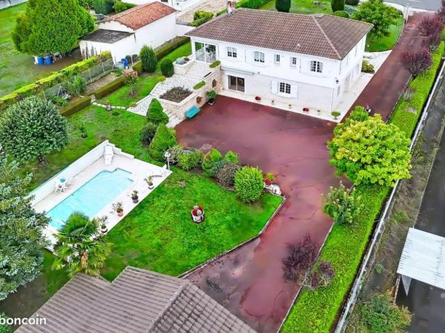 Propriété 7 pièces 177 m²