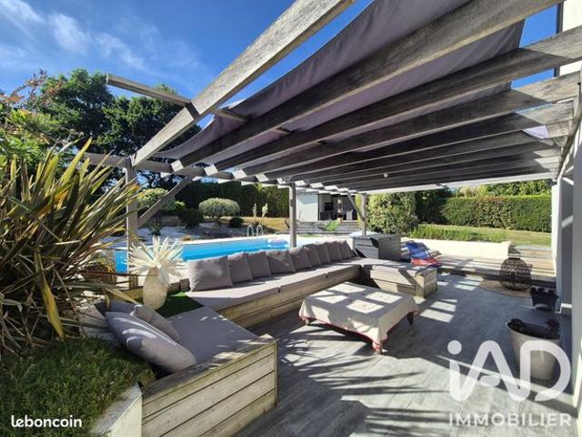 Propriété 7 pièces 178 m²