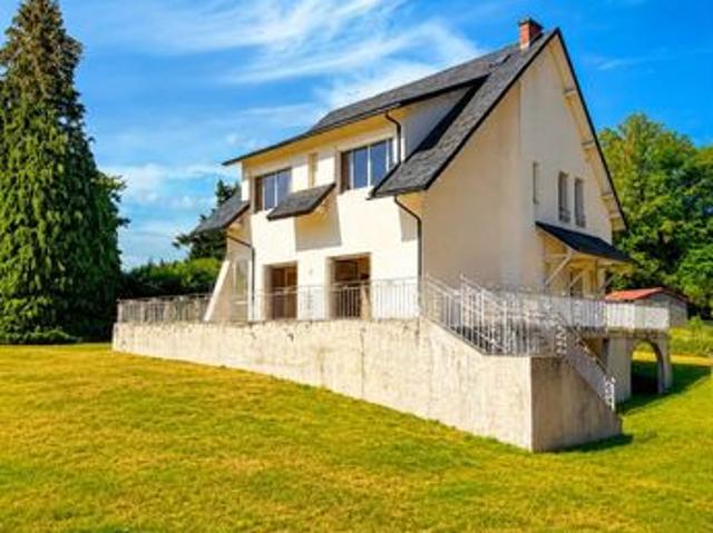 Propriété 7 pièces 178 m²