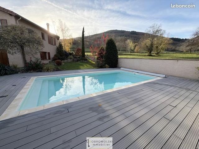 Propriété 7 pièces 178 m²