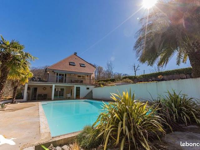 Propriété 7 pièces 178 m²