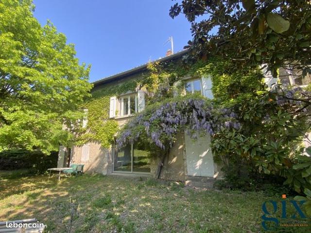 Propriété 7 pièces 179 m²