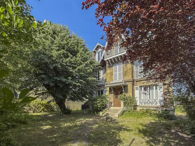 Propriété 7 pièces 179 m²