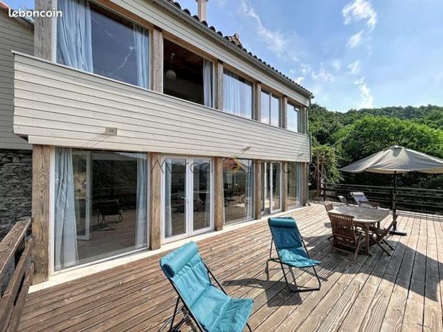 Propriété 7 pièces 179 m²