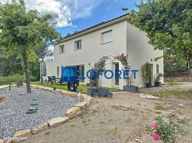 Propriété 7 pièces 179 m²