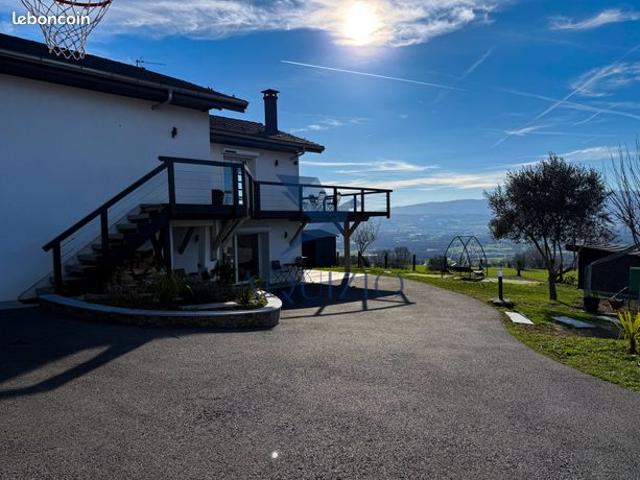 Propriété 7 pièces 179 m²
