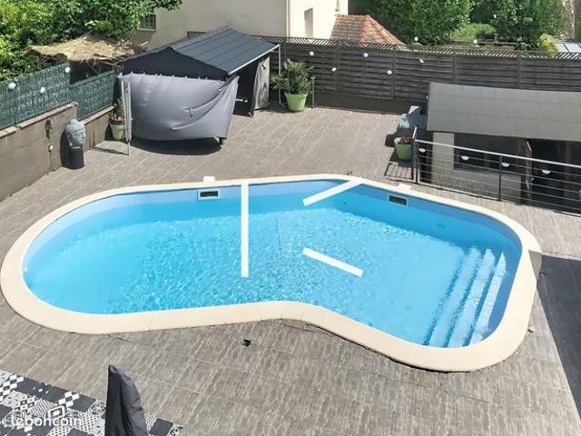 Propriété 7 pièces 179 m²