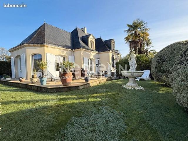 Propriété 7 pièces 179 m²