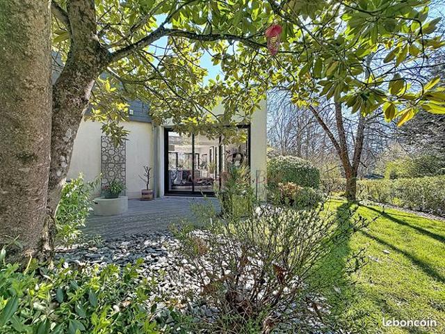 Propriété 7 pièces 179 m²