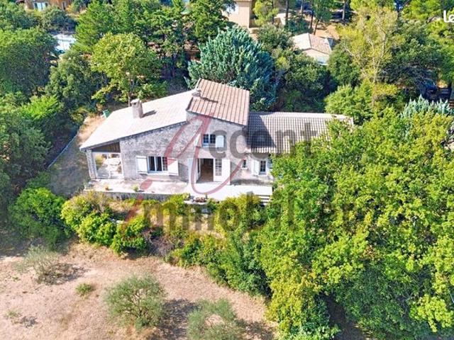 Propriété 7 pièces 179 m²