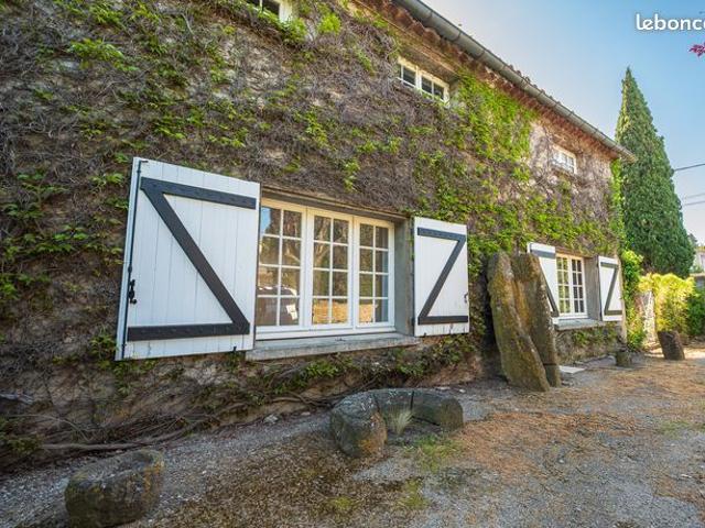 Propriété 7 pièces 179 m²