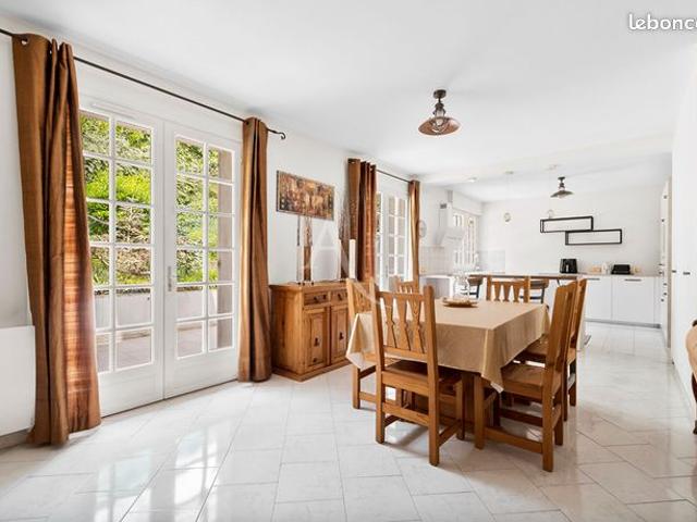 Propriété 7 pièces 171 m²
