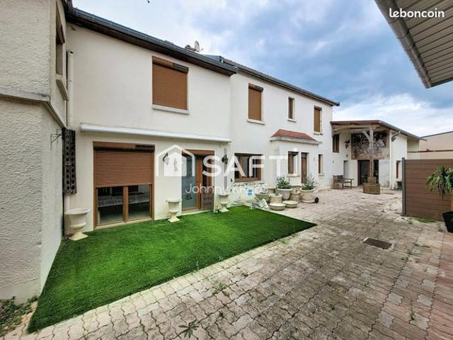 Propriété 7 pièces 172 m²