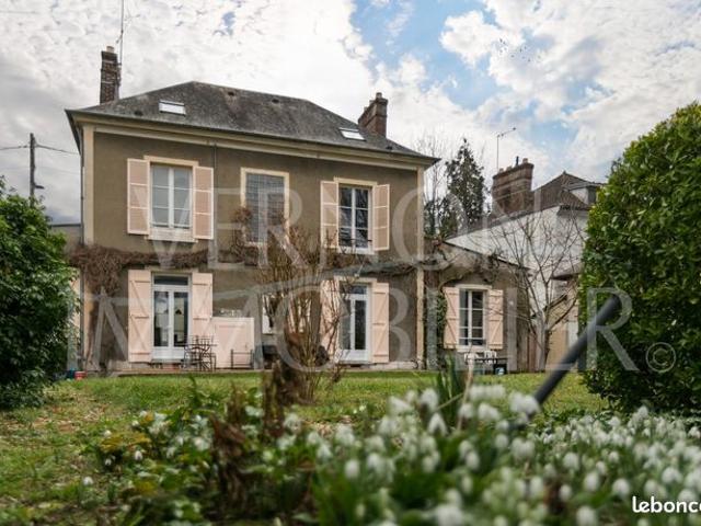 Propriété 7 pièces 184 m²