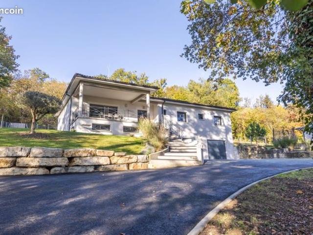 Propriété 7 pièces 184 m²