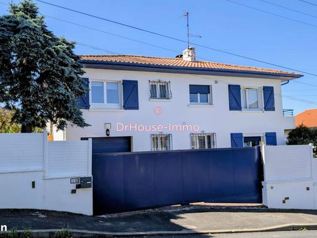 Propriété 7 pièces 184 m²