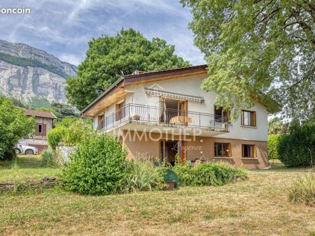 Propriété 7 pièces 184 m²