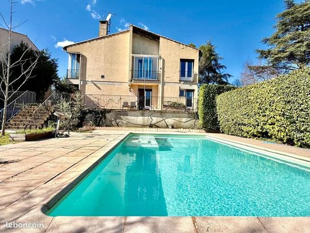 Propriété 7 pièces 185 m²