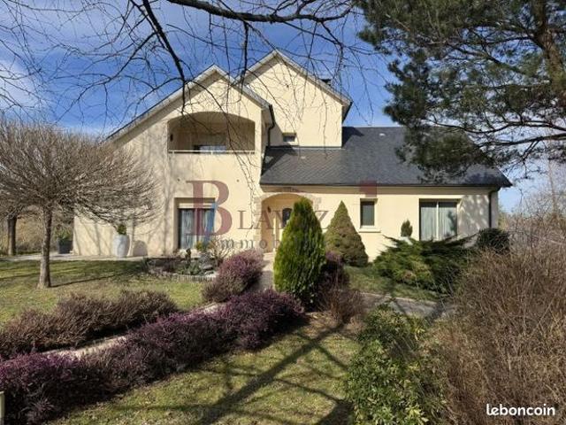 Propriété 7 pièces 185 m²