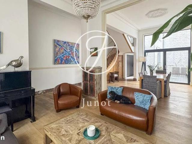 Propriété 7 pièces 185 m²