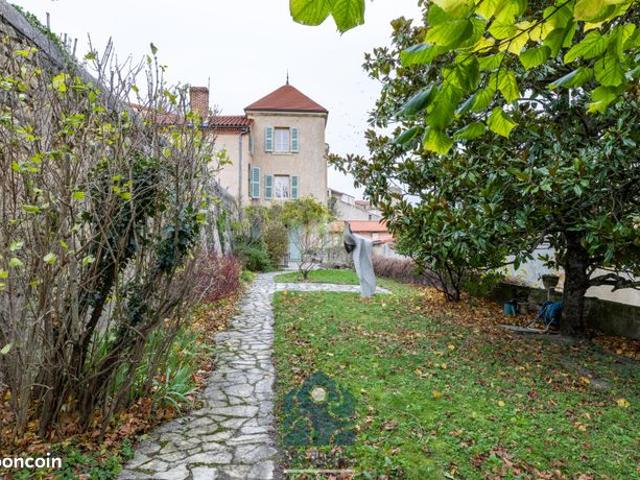 Propriété 7 pièces 204 m²