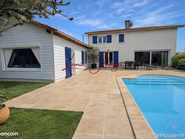 Propriété 7 pièces 186 m²