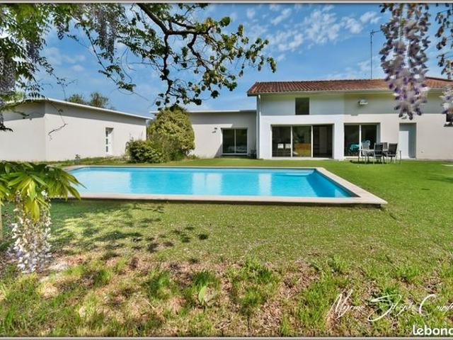 Propriété 7 pièces 187 m²