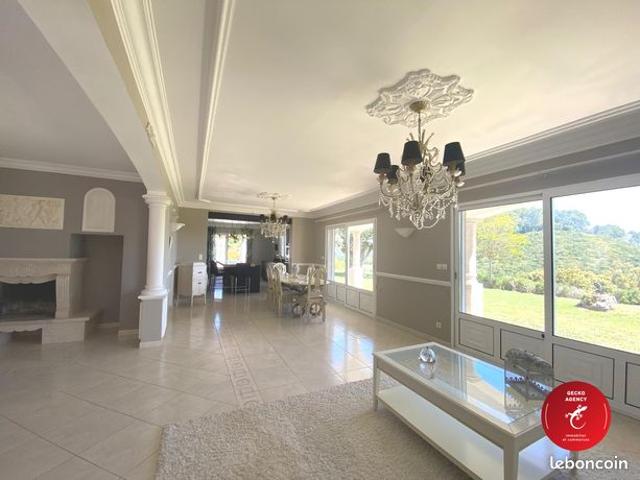 Propriété 7 pièces 188 m²
