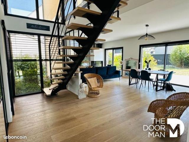 Propriété 7 pièces 180 m²