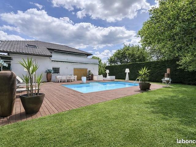 Propriété 7 pièces 180 m²