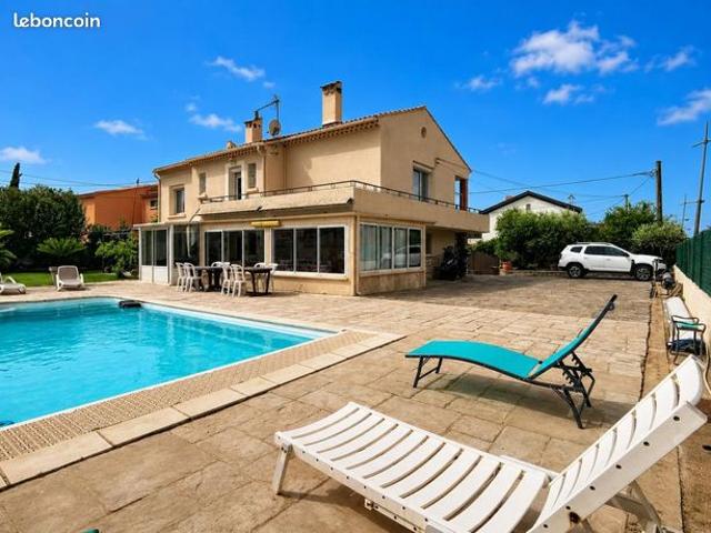 Propriété 7 pièces 180 m²