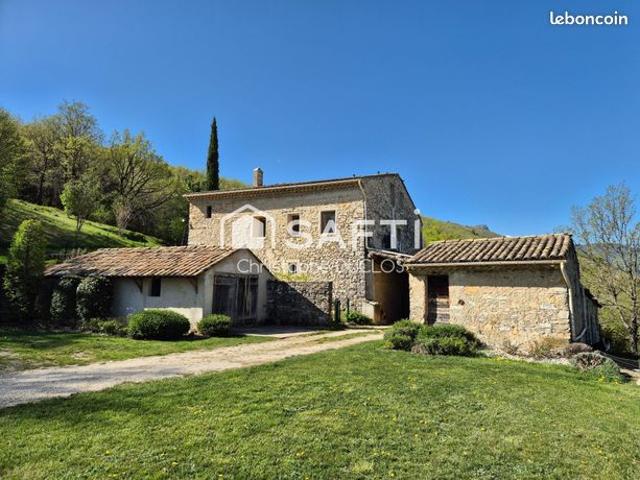 Propriété 7 pièces 180 m²