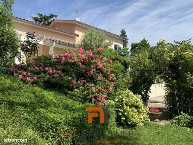 Propriété 7 pièces 180 m²