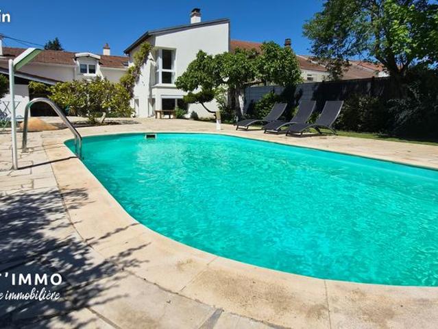Propriété 7 pièces 180 m²