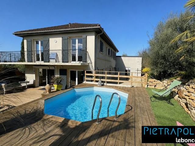 Propriété 7 pièces 180 m²
