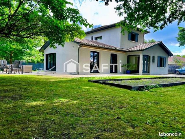 Propriété 7 pièces 180 m²