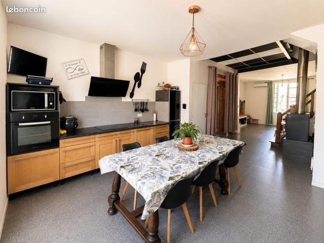 Propriété 7 pièces 180 m²
