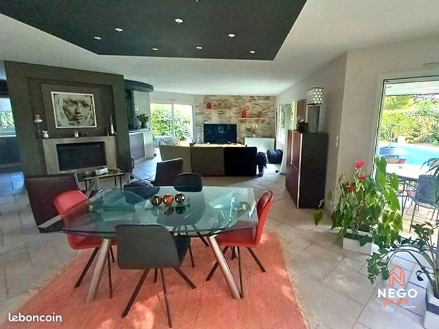 Propriété 7 pièces 180 m²