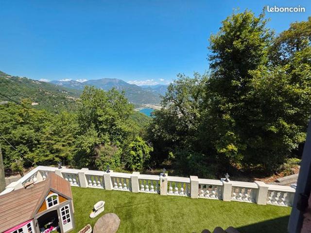 Propriété 7 pièces 180 m²