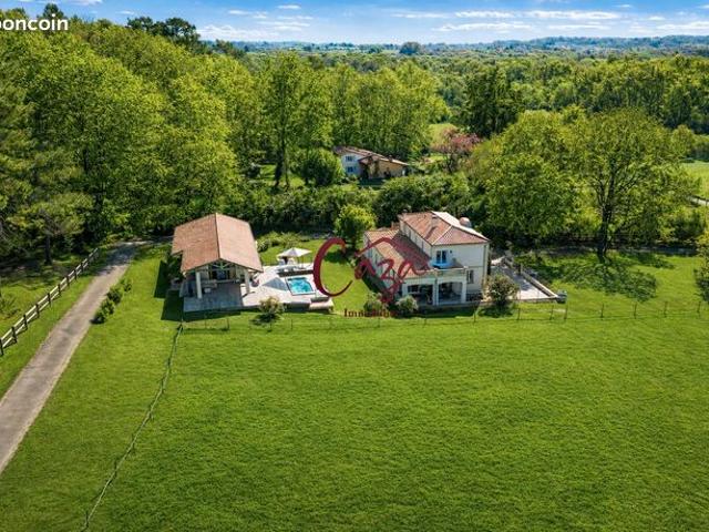 Propriété 7 pièces 180 m²